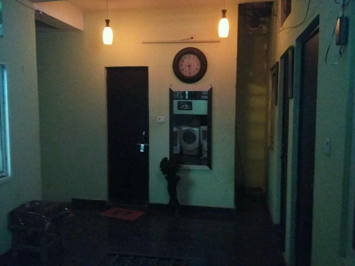Metro House Hotel Nova Deli Exterior foto